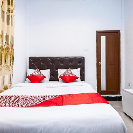 Oyo 1520 Hotel Kartini Tarutung Eksteriør bilde